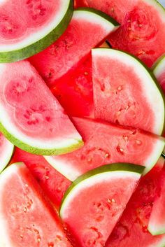 slices of watermelon are arranged in a circle