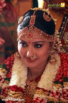 brides Sneha Prasanna, Actress Sneha, Nose Ring Designs, Sneha Actress, Nose Ring Jewelry, Indian Bridal Jewellery, Marriage Photos, Indian Nose Ring, South Indian Weddings