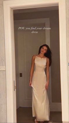 Soft Natural Prom Dress, Miami Beach Wedding Guest Dress, Aesthetic Long Dress Formal, French Formal Outfit, Elegant Simple Prom Dresses, Feminine Dress Aesthetic, Timeless Prom Dresses, Old Money Long Dress, Timeless Prom Dress