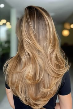 Honey Blonde Hair Long Layers, Sunny Hair Color, Long Hair With Layers And Highlights, Honey Blonde Layered Hair, Long Blonde Highlighted Hair, Warm Balayage Blonde, Long Layered Hair Blonde, Honey Babylights