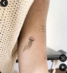 Hip Jellyfish Tattoo, Tattoos For Sticker Sleeve, Sticker Sleeve Tattoos For Women Ideas, Minimal Jellyfish Tattoo, Shoulder Tiny Tattoo, Jellyfish Small Tattoo, Tattoo Jellyfish Minimalist, Little Jellyfish Tattoo, Small Tattoo Ideas Ocean