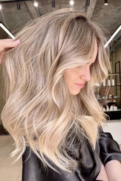 Medium Blonde Hair Color, Corte Long Bob, Beige Blonde Hair, Medium Blonde Hair, Hair Blond, Dyed Blonde Hair, Blonde Hair Color Ideas, Balayage Blonde