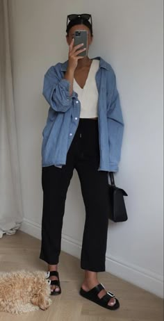 Sheer Blouse Work Outfit, Chic Leisure Outfits, Chambray Shirt Street Style, Pants For Straight Body Type, 70degree Weather Outfit, Styling Black Wide Leg Pants Casual, Plus Size Fashion Summer Casual, Instagram Fall Outfits, Minimalist Tomboy Style