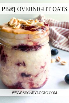 blueberry cheesecake overnight oats in a mason jar with the title overlay