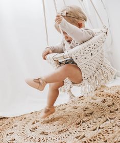 Our swings are hand knotted by artisans who have passed down the art of macrame for generations. 🌙 ( #📷 @meelanieelzinga )