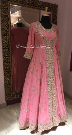 Dupatta Style, Embroidery On Kurtis, Kurti Embroidery Design, Choli Designs, Dresses Classy