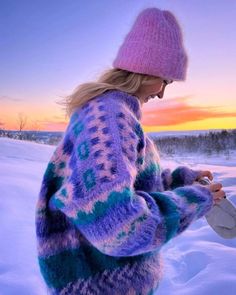 Colorful Winter Aesthetic, Norwegian Outfits, Snowboard Sweater, Norwegian Winter, Ski Fits, Apres Ski Outfits, Class Outfits, Modern Hijab Fashion, Nordic Sweater