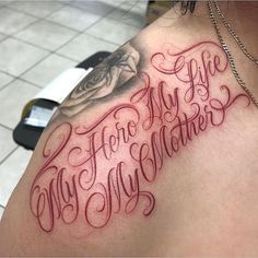 a woman's shoulder with the words i love my mother written in cursive font