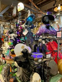 there are many hats and other items on display in the store, including one statue