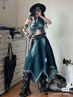 Long Skirt Outfits Aesthetic Grunge, Paris Paloma Concert Outfit, Undercity Arcane Outfits, Sea Style, Harajuku Fashion, Edgy Outfits, Stage Outfits