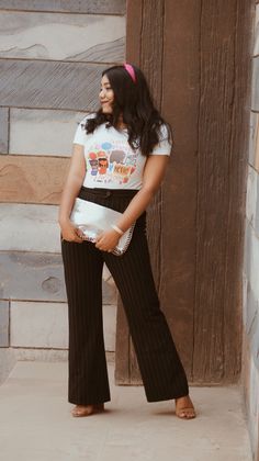 Bollywood Retro Look, 70s Bollywood, Love Bollywood, Bollywood Retro, Fashion Trends Summer, Retro Shades, Slogan Tees, Club Fashion, Retro Theme