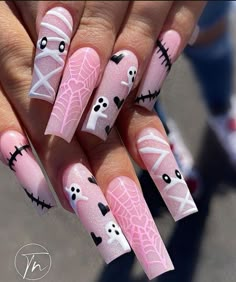 Nail Inspo 2023 Halloween, October Nails Halloween Almond, Cute Halloween Nails Glitter, Acrylic Nail Press On, September Spooky Nails, Halloween Acrilyc Nails, Halloween Nail Ideas 2023, Fall And Halloween Nail Ideas, Scream Nail Art Tutorial