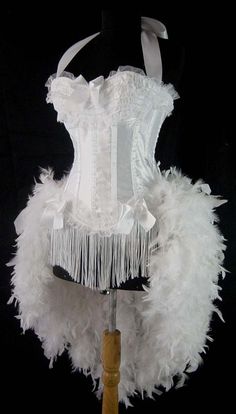 The frozen woman. Vegas Wedding Dress, Wedding Dress Costume, Showgirl Costume, Carnival Circus, Corset Training, White Victorian