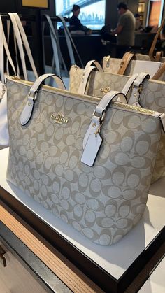 Coach Bag Big, Coach Designer Bags With Large Capacity, Coach Tote Bag Aesthetic, Coach Beige Shoulder Bag Large Capacity, Coach Hamdbags, Coach Bags Handbags, Big Handbags