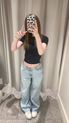 outfit inspo - sixth form/ college , photo inspo Daily College Outfits, Outfit Check Poses, College Outfits Uk, College Outfits Summer Student, College Photo, College Outfits Summer, Sixth Form, College Outfit, Ariana Grande Photos