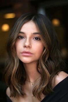 Wavy Middle Part, Hairstyle Wavy, Lob Bob, Middle Length Hair, Framing Highlights, Brunette Bob, Rich Brunette, Hair Lace Front Wigs, Brunette Color