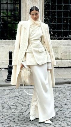 Lit Outfits, Mode Abaya, White Outfit, Looks Street Style, Modest Fashion Outfits, Mode Inspiration, Winter Looks, Elegant Outfit, Modest Outfits