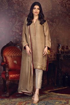 Pakistani Formal Dresses, Pakistani Designer Suits, Pakistani Dresses Casual, Pakistani Fashion Party Wear, Salwar Kamiz, Kurta Designs Women, Maria B, Simple Pakistani Dresses, Designer Party Wear Dresses