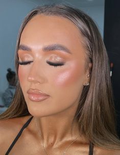 Bridal Blonde Makeup, Prom Makeup No Foundation, Natural Makeup Full Glam, Glam Prom Makeup Looks, Glowy Bronzed Makeup, Prom Makeup With Pink Dress, Prom Makeup Yellow Dress, Natural Makeup Looks For Graduation, Natural Photoshoot Makeup