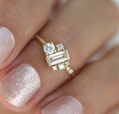 The Bling Ring, Baguette Diamond Rings, Zierlicher Ring, White Diamond Ring, Cluster Engagement Ring, Stylish Rings, Unique Diamonds, Baguette Cut, Diamond Cluster Ring