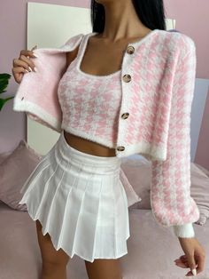 Adrette Outfits, White Crop Top Tank, Girly Girl Outfits, Pleated Tennis Skirt, Pastel Outfit, Crop Cardigan, Houndstooth Pattern, Mode Inspo, Pink Outfits