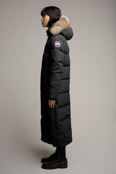 Popular on chilly film sets and city streets alike, our full-length Mystique Parka offers maximum protection in harsh environments. Interior backpack straps allow the explorer on-the-go to carry it over their shoulders.Fusion Fit is designed to deliver ideal fit, comfort and protection for smaller body frames. Navy Admiral, Canada Goose Women, Women Hats Fashion, Parka Style, Image Model, Film Set, Pinterest Outfits, Backpack Straps, Fashion 2020