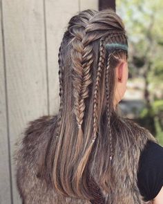 Vikings Hair, Warrior Braid, Vikings Lagertha, Pigtail Hairstyles, Penteado Cabelo Curto, Chic Hairstyles, Long Straight Hair