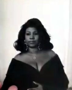 Aretha Franklin American Music photo by Annie Leibovitz  Bloomfield Hills, Michigan, 1993 Anne Leibovitz, Chaka Khan, Black Glamour, Vintage Black Glamour, Annie Leibovitz, Black Hollywood, Black Music, Aretha Franklin, Soul Music