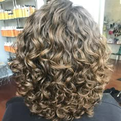 Natural Curl Hairstyle, Gray Afro, Curl Hairstyle, Pepper Hair, Hairstyle Ideas Easy, Curly Bun, Salt And Pepper Hair, Short Afro