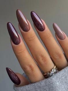 fall nail design: two tone brown nails Nail Art Designs Winter, Copper Nails Designs, Nail Art Designs 2023, Beige Nails Design, Home Nail Art, Taupe Nails, Winter Nail Polish, Copper Nails, Velvet Nails