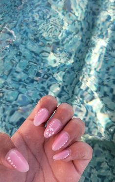 Pink Nails Tropical, Beach Nails Hibiscus, Hawaii Trip Nails, Holiday Flower Nails, Summer Nail Ideas Hibiscus, Beachy Pink Nails, Pink Hibiscus Nails Almond, Summer Nails For Mexico, Pink Nails With Hibiscus Flower