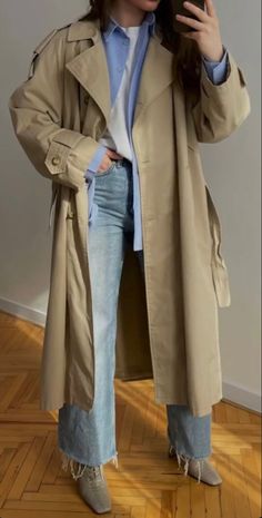 Beige Coat Outfit, Beige Trench Coat Outfit, Ootd Moodboard, Trench Outfit, Business Professional Outfits, Fest Outfits, Business Attire Women, Trench Coat Outfit