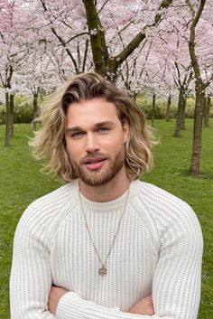 Waves Hairstyle Men, Long Hairstyles For Men, Surfer Hair, Blonde Guys, Hair And Beauty, Hairstyles For Men