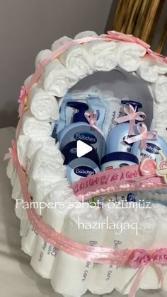 𝗕𝗲𝗮𝘂𝘁𝘆 & 𝗟𝗶𝗳𝗲𝘀𝘁𝘆𝗹𝗲 𝗜𝗻𝗳𝗹𝘂𝗲𝗻𝗰𝗲𝗿 on Instagram: "Pampers Səbəti 🧸
Evdə özünuz hazirlayib qənaət edə bilərsiniz🫶🏻
Məhsullari @joker_baby_store_ əldə etmişəm🫠

@bambonature_azerbaycan 
@bubchen_azerbaycan" Pampers Gift Ideas, Diy Nappy Cake, Pamper Cakes For Baby Showers, Baby Shower Gift Wrapping Ideas Creative, Baby Shower Gift Packing Ideas, Baby Hampers Ideas Gift, Baby Shower Diaper Ideas, Regalo Baby Shower Ideas, Nappies Cake