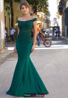 Emerald Emerald Green Prom Dress, Beauty Pageant Dresses, Wedding Gowns Online, Mori Lee, Green Bridesmaid Dresses, Perfect Prom Dress, Beautiful Prom Dresses, Evening Dresses For Weddings, Green Prom Dress