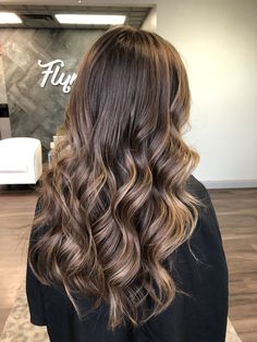 Hair W Blonde Highlights, Bayalage Brunette, Balyage Long Hair, Light Brunette Hair, Long Hair Highlights, Curls For Long Hair, Balayage Hair Dark