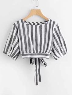 Fashion Tops Blouse, Trendy Fashion Tops, Trendy Blouses, Trendy Blouse Designs, Crop Top Outfits, Fashion Attire, Girls Fashion Clothes, Teenage Fashion Outfits