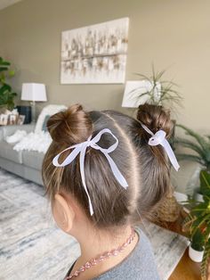 Bows, ribbons, hair, bow, big bows, ribbon, buns, hairstyles for girls, kids hairstyles, girls hairstyles, space buns, bow aesthetic, bow bun Kids Hairstyles Straight Hair, Girls Bow Hairstyles, Space Buns With Bows, Hairstyles With Bows For Kids, Toddler Bow Hairstyle, Ballerina Hairstyles Kids, Child Hairstyles Girl, Hair Styles With Bows, Toddler Girl Outfit Ideas