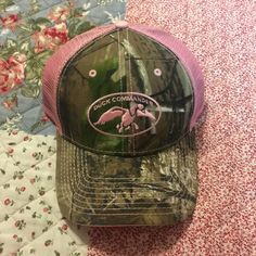 Never Worn Pink And Camo Hat Pink Camo Outfit, Adjustable Camouflage Hat For Spring, Spring Outdoor Camouflage Hats, Camo And Pink Outfit, Girly Camo Outfits, Pink And Camo Outfit, Camo Aesthetic, Camo Coquette, Camouflage Trucker Hat