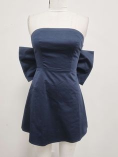 Our "Game Day Bow Back Dress (Navy)" is a strapless mini dress with a big bow in the back. This is perfect for game days! Our model is wearing a size Small. Hoco Dresses Navy, Dress With Bow In The Back, Navy Hoco Dress, Short Navy Dress, Ballgown Dresses, Dresses With Bows, Navy Homecoming Dress, Navy Short Dress, Big Bow Dress