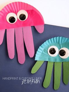 two paper plates with googly eyes and jellyfishs on them sitting next to each other