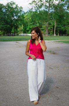 Styling Wide Leg Linen Pants - Cyndi Spivey What To Wear With Linen Pants Women, How To Style Wide Leg Linen Pants, White Linen Pants Outfit, Wide Linen Pants