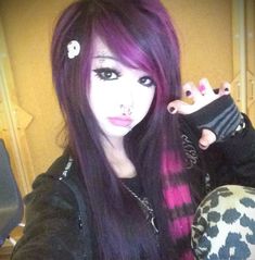 Scene Hair Aesthetic, How To Style Scene Hair, Scene Hair Color Ideas, Scene Wigs, Emo Hair Dye Ideas, Scene Hair Curly, Literally Me In Characters, Scene Hair Dye, Scene Kid Makeup