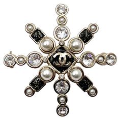 Chanel Costume Jewelry, Chanel Jumbo, Chanel Brooch, Chanel Camellia, Chanel Pearls, Star Black, Chanel Jewelry, Pearl Crystal, Purse Styles