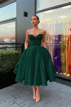 Sweet 16 Dresses Short, Short Strapless Prom Dresses, Short Evening Dress, Burgundy Homecoming Dress, Prom Dresses With Pockets, Sweetheart Prom Dress, Elegant Party Dresses, Satin Short