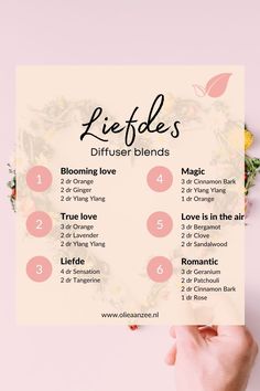 Liefdes blend voor een romantisch moment samen. Kies een fijne blend, voeg de essentiële olie toe aan de diffuser en geniet van de fijne sfeer. Olie aan zee | Young Living | Valentijn | Etherische olie | Aromatherapie Aura Spray, Diffuser Oils, Doterra Diffuser, Perfume Locket, Yl Essential Oils, Room Diffuser