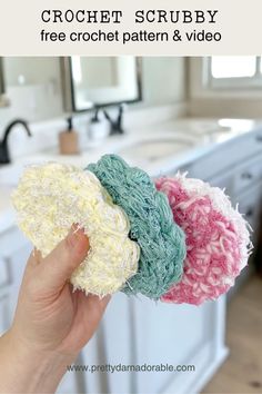 This quick and easy crochet scrubby pattern comes with a video tutorial to make your scrubby making experience even easier. Using scrubby yarn, this pattern is perfect for those looking for a quick and easy projec Crochet Scrubbies Free Pattern Easy, Crochet Round Pattern, Crochet Scrubby Pattern, Scrubby Yarn Patterns, Scrubby Yarn Crochet Patterns, Crochet Dish Scrubber, Scrubby Yarn Crochet, Scrubby Pattern, Crochet Scrubby