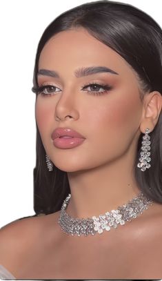 Graduation Simple Makeup, Bridgerton Makeup Looks, Minimalist Wedding Makeup, Long Hair Styles Prom, Simple Graduation Makeup, Hair Styles Prom, Hairstyles For Long Hair Prom, Long Hair Prom, Chinese Woman