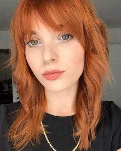 Ginger Wolf Cut, Wolfcut Mullet, Ginger Blonde Hair, Haircut Wolfcut, Very Short Bangs, Medium Length Hair With Bangs, Best Hair Color, Wavy Haircuts, Pigtail Hairstyles