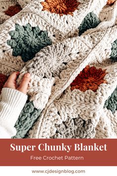 a crocheted blanket with the text super chunk blanket free crochet pattern